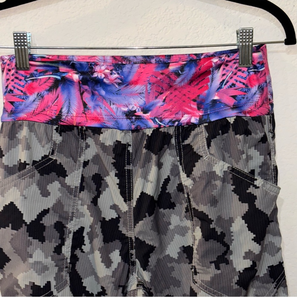 Zumba Fitness Camouflage Joggers with Pink Waistband Women’s small - Picture 3 of 9